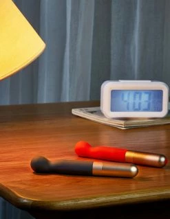 Vibrators Love Not War Kama