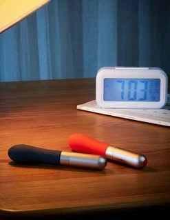 Vibrators Love Not War Gra